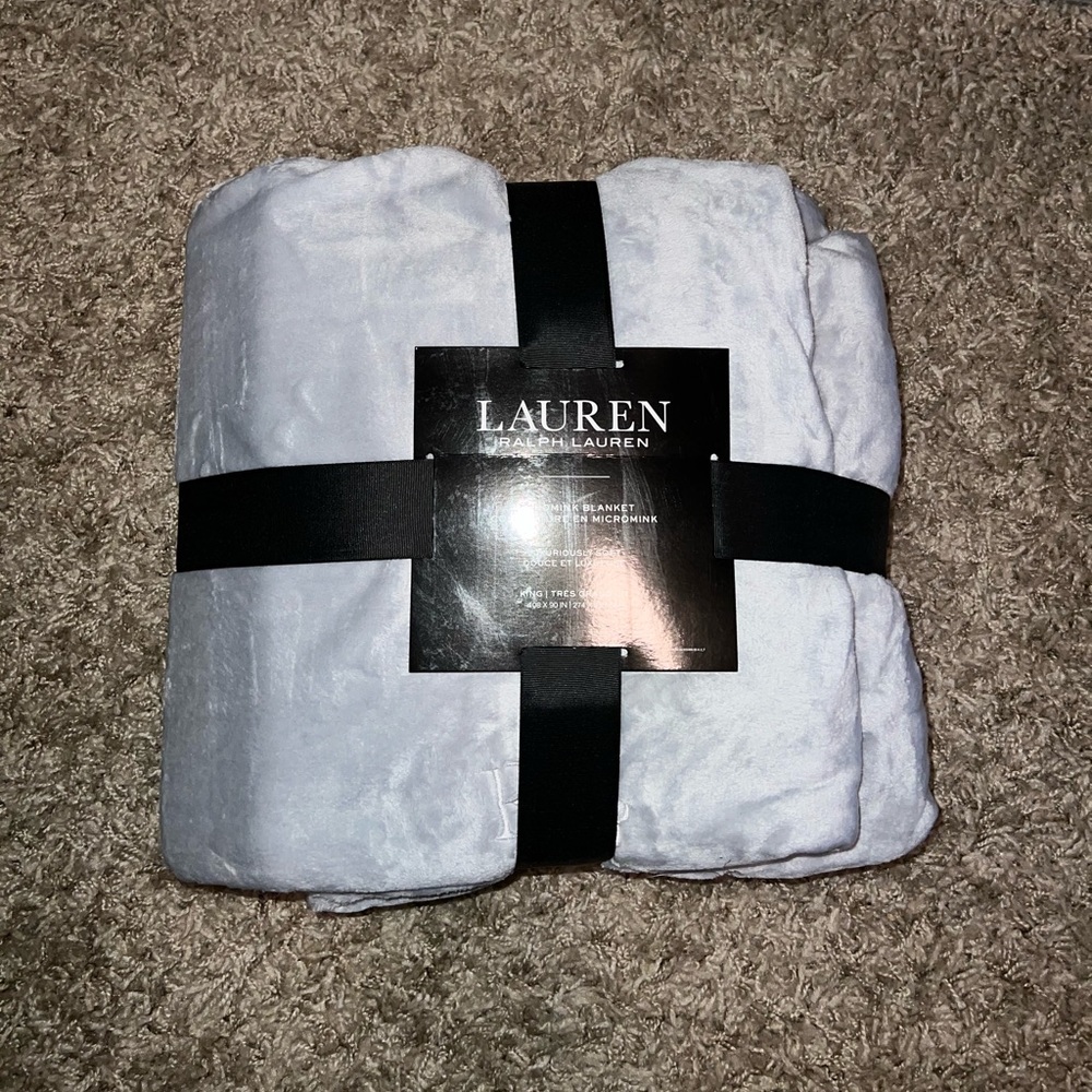 Brand New!! Lauren Ralph Lauren Micromink Plush 108" x 90" King Blanket